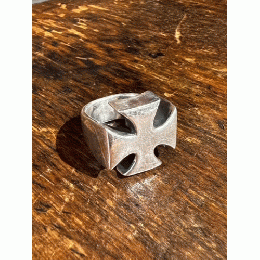 STOP LIGHT IRON CROSS RING