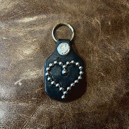 STOP LIGHT studs keyring heart black